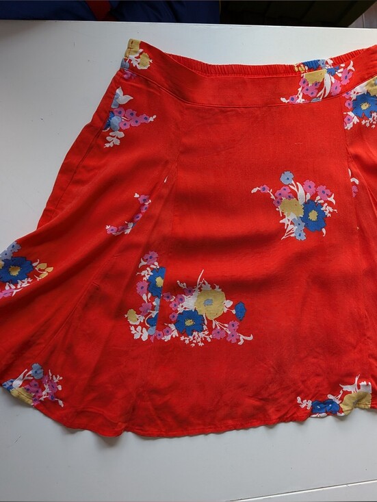 Modcloth Dresses & Skirts - ModCloth Bright Red Retro Floral Pocketed Mini Skirt 🌸✨
